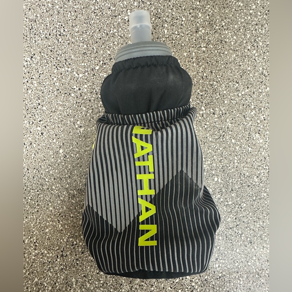 Nathan ExoDraw 2.0 18oz handheld water bottle